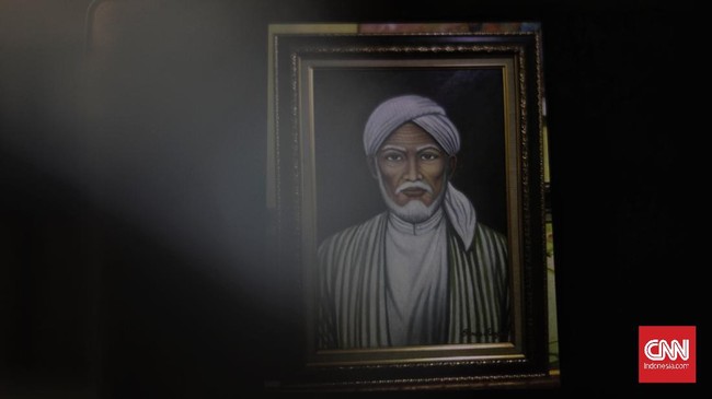 Sunan Ampel dikenal sebagai salah satu poros penting dalam peralihan Majapahit yang menganut Hindu-Budha menjadi Islam.
