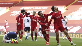 FOTO: Liverpool Akhiri Rentetan Mimpi Buruk di Anfield