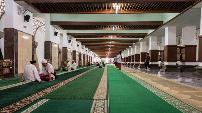 Berikut jadwal imsak dan Subuh Surabaya hari ini, Rabu 5 Maret 2025 agar kita dapat mempersiapkan diri mengakhiri sahur jelang imsak.