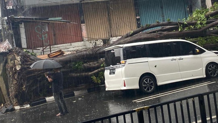 Mobil Eros Djarot
