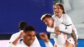 Kaca Bus Real Madrid Dipecahkan Fans Saat Tiba di Anfield