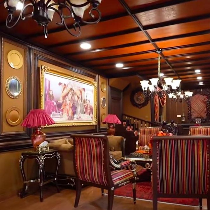 <p>Rumah yang didesain ibunda Tasya Farasya ini terdiri dari beberapa kamar tidur dan ruang bersantai. (Foto: YouTube Boy William)</p>