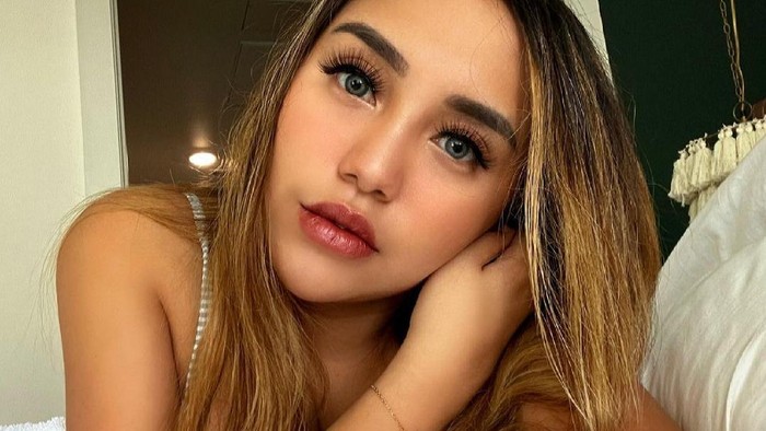 7 Potret Terbaru Salmafina Sunan Saat di AS, Makin Cantik!