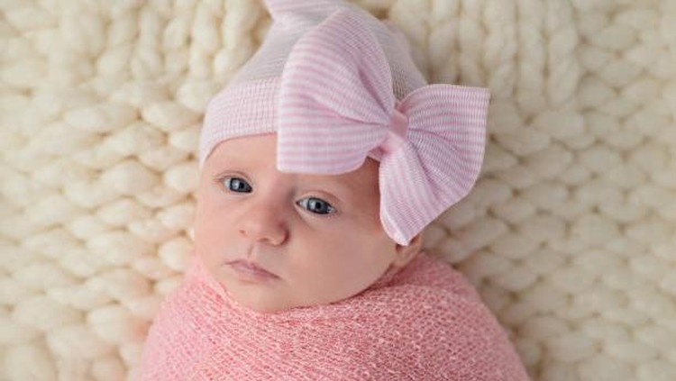 Bawa keceriaan musim panas pada diri Si Kecil dengan memberinya nama bayi perempuan yang terinspirasi dari sana. Simak daftarnya di sini Bunda.