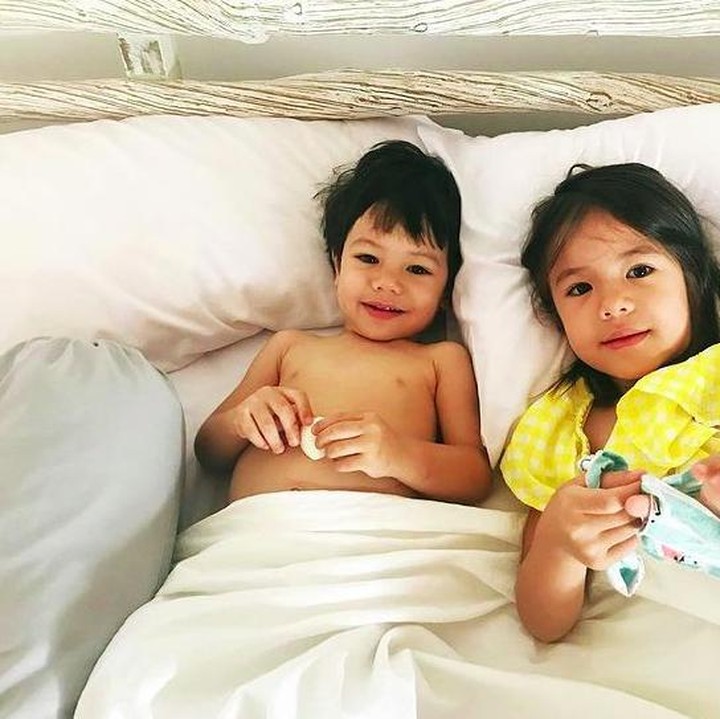 <p><em>Throwback</em> ketika Mila dan Noam masih kecil dan imut. (Foto: Instagram @lolagin)</p>
