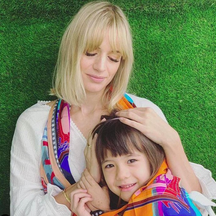 <p>Mila lebih mirip ayahnya, atau perpaduan keduanya nih, Bunda? Kalau dari wajahnya sih lebih mirip Daniel ya? (Foto: Instagram @lolagin)</p>