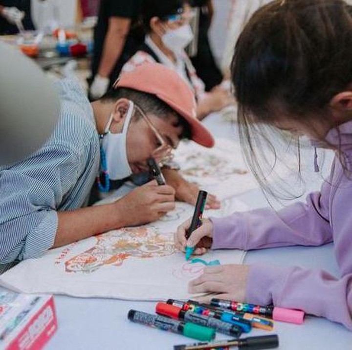 <p>Mila cukup mendapat perhatian dari netizen karena sudah lama tak muncul di media sosial, tiba-tiba penampilannya sudah berbeda. Dalam foto, Mila terlihat beranjak menjadi gadis blasteran yang cantik. (Foto: Instagram @vjdaniel)</p>