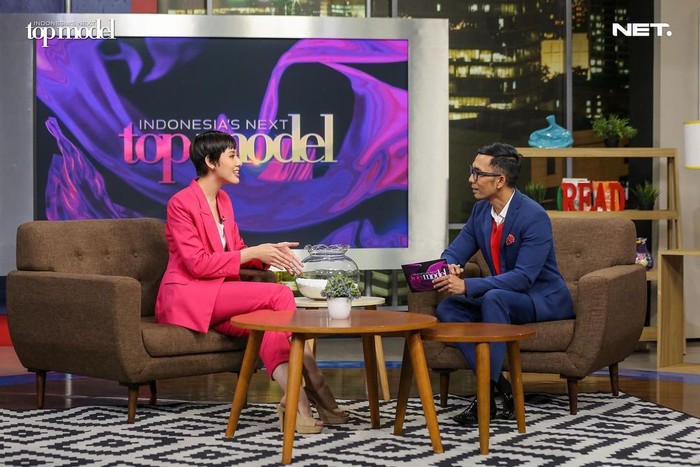 Lagi-lagi Gea menunjukkan kemampuannya dalam public speaking dengan memenangkan challenge interview bersama Indra Herlambang. (Foto: intm_nettv/Instagram.com/intm_nettv)