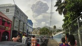 FOTO: Hujan Abu Erupsi Gunung La Soufriere Gunung berapi La Soufriere di Pulau Saint Vincent, Karibia, meletus menyebabkan hujan abu hingga Barbados.