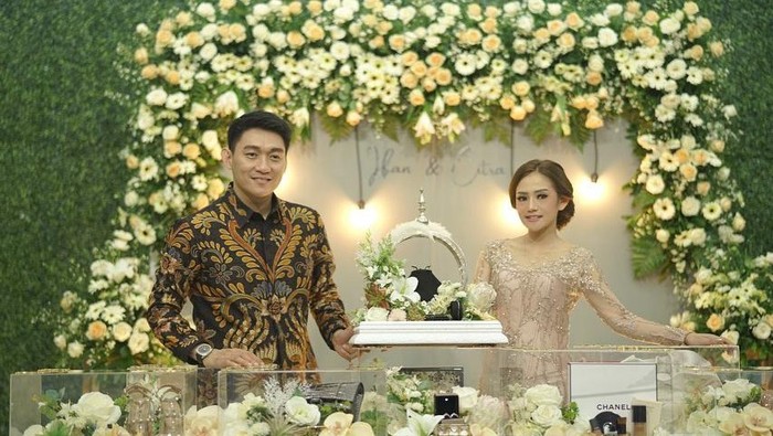 Ide Seserahan Lamaran ala Ifan Seventeen dan Citra Monica