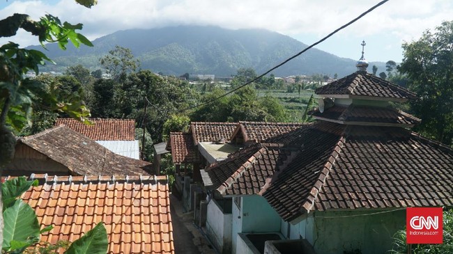 Warga Kampung Muril membuka memori pedih saat gempa akibat Sesar Lembang, menghancurkan ratusan rumah saat Ramadan satu dasawarsa lalu.