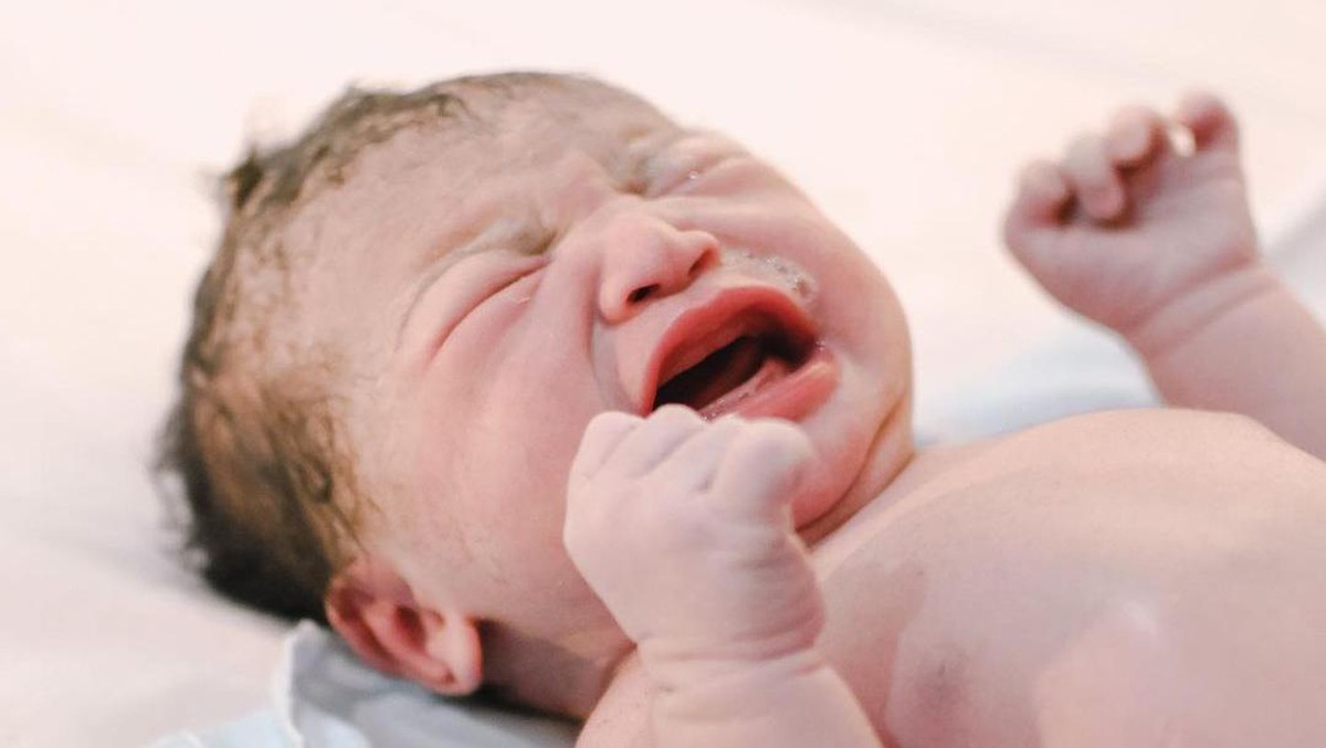 Tiwi Eks T2 telah melahirkan anak keduanya&period; Inilah momen Tiwi melahirkan anak kedua dengan penuh perjuangan&excl;