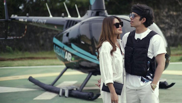 Momen Mewah dan Romantis Bulan Madu Atta dan Aurel Atta Halilintar dan Aurel Hermansyah sedang menikmati bulan madu di pulau dewata Bali. Yuk intip momen mewah dan romantisnya bulan madu mereka!