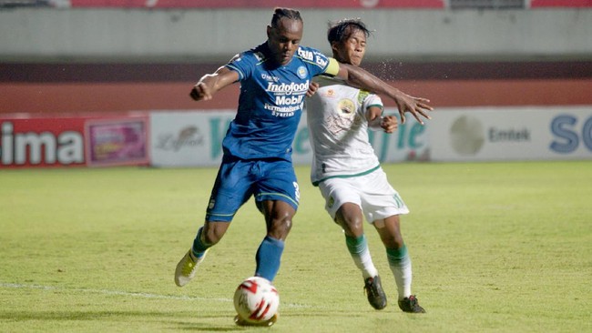 Persib Bandung bermain imbang melawan Persebaya Surabaya pada pertandingan lanjutan Liga 1 2021/2022.