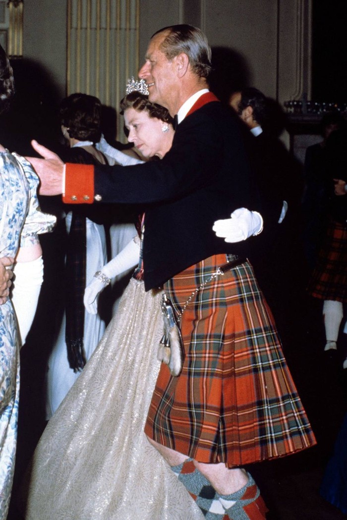 Queen Elizabeth II dan Prince Philip of Greece and Denmark pada tahun 1982. Foto: tatler.com