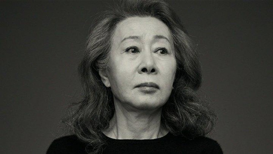 Youn Yuh-jung mendadak viral karena ia merupakan Aktris Korea pertama yang menang di BAFTA. Berikut inilah sosok Youn Yuh-jung!