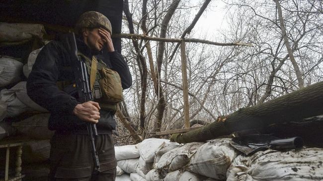 Prajurit Rusia Meninggal Tertimpa Kendaraan karena Angin Topan Prajurit Rusia yang berada di Pulau Iturup, Kepulauan Kuril, Oblast Sakhalin, meninggal dunia tertimpa kendaraan militer karena terjangan angin Topan.
