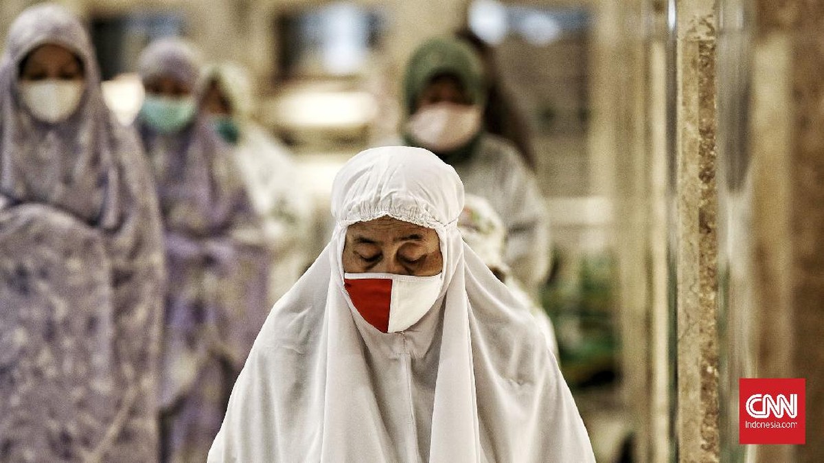 FOTO: Khusyuk Tarawih Pertama Ramadan 2021 di Masjid Istiqlal