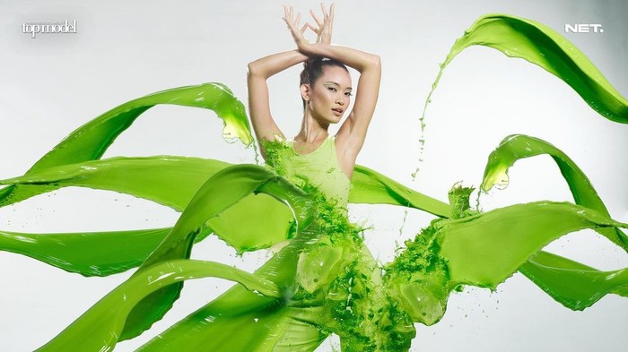 Momen pertama kali Ilene meraih best photo kala di challenge splash, dimana Ilene berpose disiram dengan cairan berwarna hijau. (Foto: intm_nettv/Instagram.com/intm_nettv)