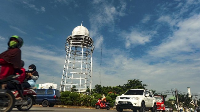 Gubernur Banten Wahidin Halim menggelar sayembara desain terbuka untuk merevitalisasi Tugu Pamulang yang kini tampak seperti toren penampung air.