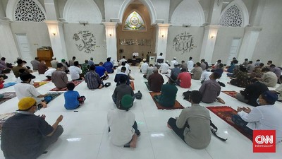 Edaran Ramadan MUI: Salat Tarawih Boleh Pakai Masker, Saf Bisa Rapat