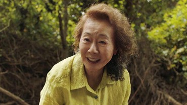 img-title Youn Yuh Jung Viral usai Jadi Aktris Korea yang Menang di BAFTA