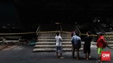 FOTO: Hangus dan Jelaga Sisa Kebakaran Pasar Minggu Pasar Inpres Pasar Minggu, Jakarta Selatan hangus dilalap si jago merah. Kebakaran terjadi Senin (12/4) malam membuat pedagang kehilangan kios tempat berjualan.