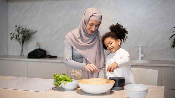 5 Langkah Mudah Ajak Si Kecil Puasa Ramadan Tanpa Paksaan