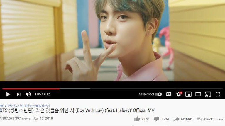 8 MV K-Pop yang Masuk Klub Miliaran Penayangan YouTube Ada 8 video musik K-Pop yang masuk kedalam Klub Miliaran Penayangan YouTube eksklusif situs. Yuk simak MV apa saja!
