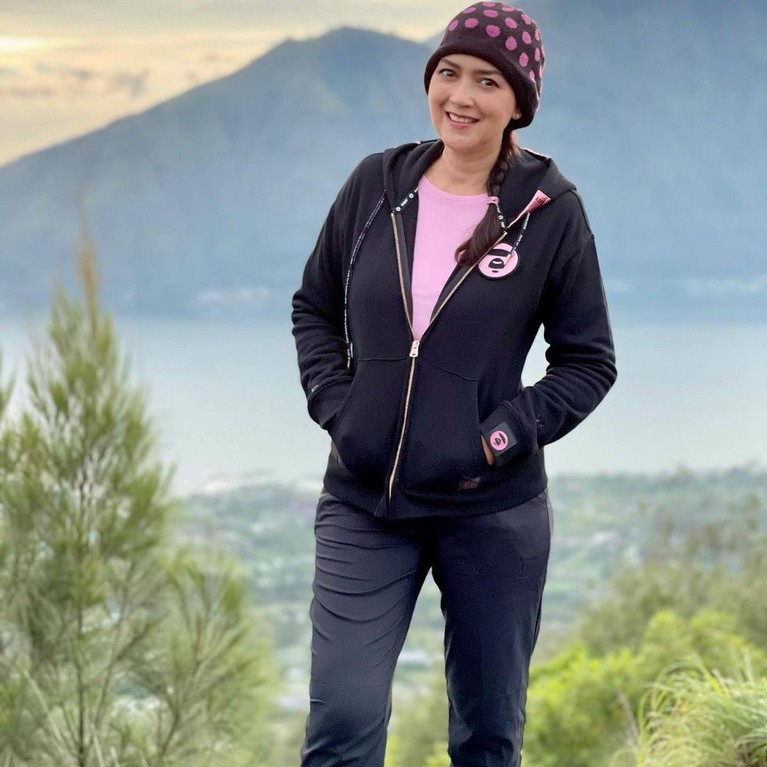 Artis Perempuan Usia 50-an Bak ABG Inilah beberapa artis Indonesia yang tetap awet muda bak ABG meski telah berusia 50-an. Yuk intip siapa saja mereka!