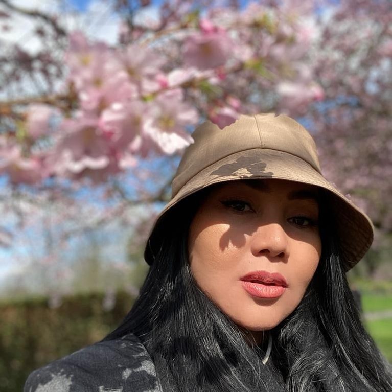 Artis Perempuan Usia 50-an Bak ABG Inilah beberapa artis Indonesia yang tetap awet muda bak ABG meski telah berusia 50-an. Yuk intip siapa saja mereka!