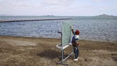 FOTO: Riuh Siswa Sekolah di Pinggir Pantai Spanyol Konsep sekolah di pinggir pantai ini dilakukan dalam rangka mendekatkan anak dengan udara terbuka dan memberikan mereka kualitas udara terbaik selama belajar.
