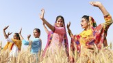 FOTO: Bhangra, Tarian Rakyat India Sambut Panen Raya Kaum Sikh menampilkan tarian tradisional rakyat Punjab, Bhangra, jelang panen raya Baisakhi yang menandakan awal tahun baru.