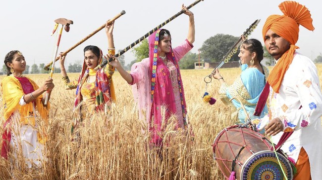FOTO: Bhangra, Tarian Rakyat India Sambut Panen Raya