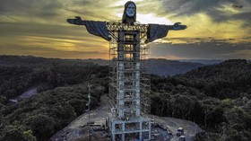 FOTO: Brasil Bangun Patung Kristus Raksasa Baru