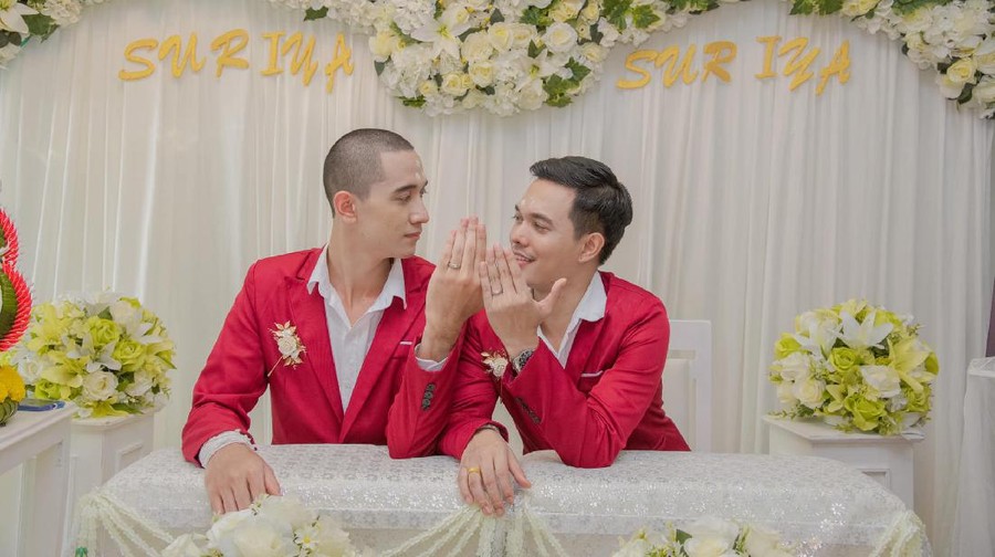 Heboh, Netizen Indonesia Komentari Pengantin Gay Thailand