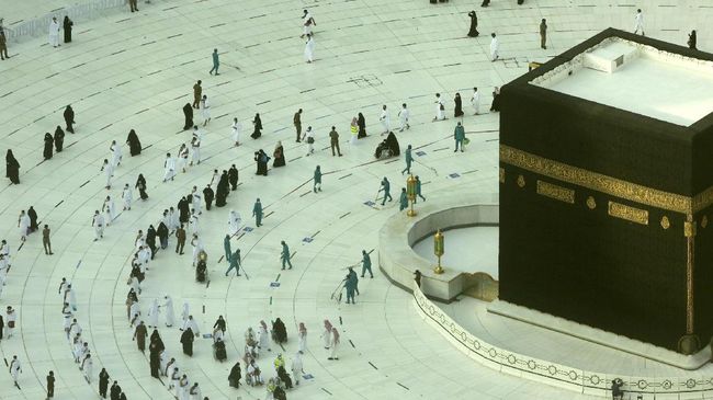 Khatib Jumat Masjidil Haram Diserang Saat Di Khotbah Mimbar