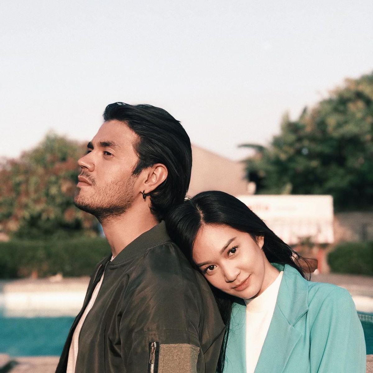 Selamat&comma; Faradilla Yoshi dilamar oleh sang kekasih Bryan Mckenzie&period; Yuk intip lagi deretan momen manis mereka&excl;