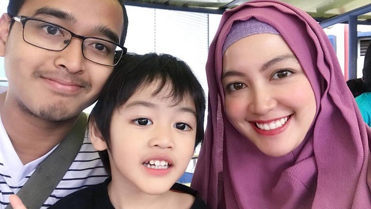 Keluarga Maissy mantan penyanyi cilik