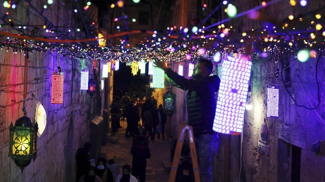 FOTO: Kompleks Masjid Al Aqsa Bersolek saat Ramadan