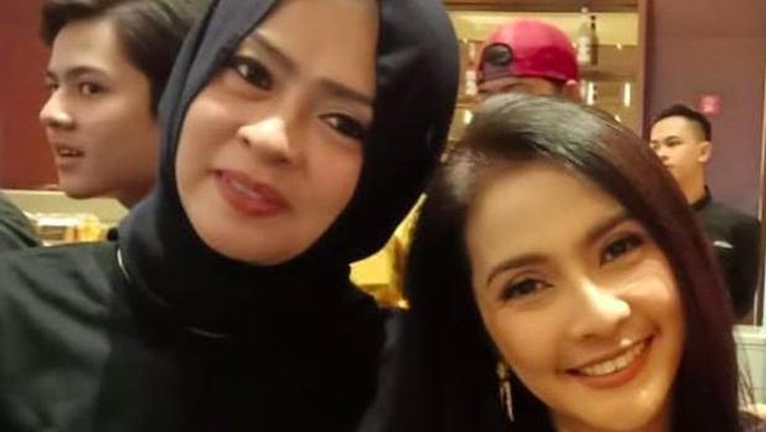 Pemeran unaroh, pacar Mandra di Si Doel Anak Sekolahan.