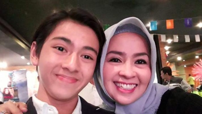 Pemeran unaroh, pacar Mandra di Si Doel Anak Sekolahan.