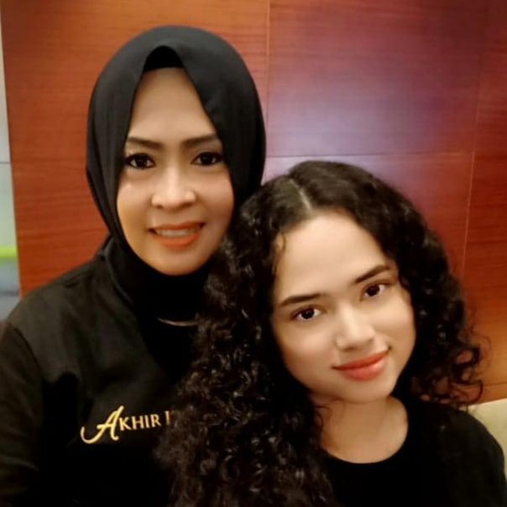 <p>Meski <em>Si Doel Anak Sekolahan</em> sudha lama berlalu, nama Munaroh masih melekat padanya. Bahkan, menurut Maryati, nama tersebut jadi berkah dan ingin dipatenkan. "Munaroh di mana-mana. Munaroh saya legalisir, saya patenkan," katanya, dikutip dari YouTube Sambel Lalap. (Foto: Instagram @maryati.tohirr)</p>