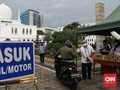 FOTO: Bagi-bagi Takjil Drive Thru di Masjid Al Azhar Jakarta