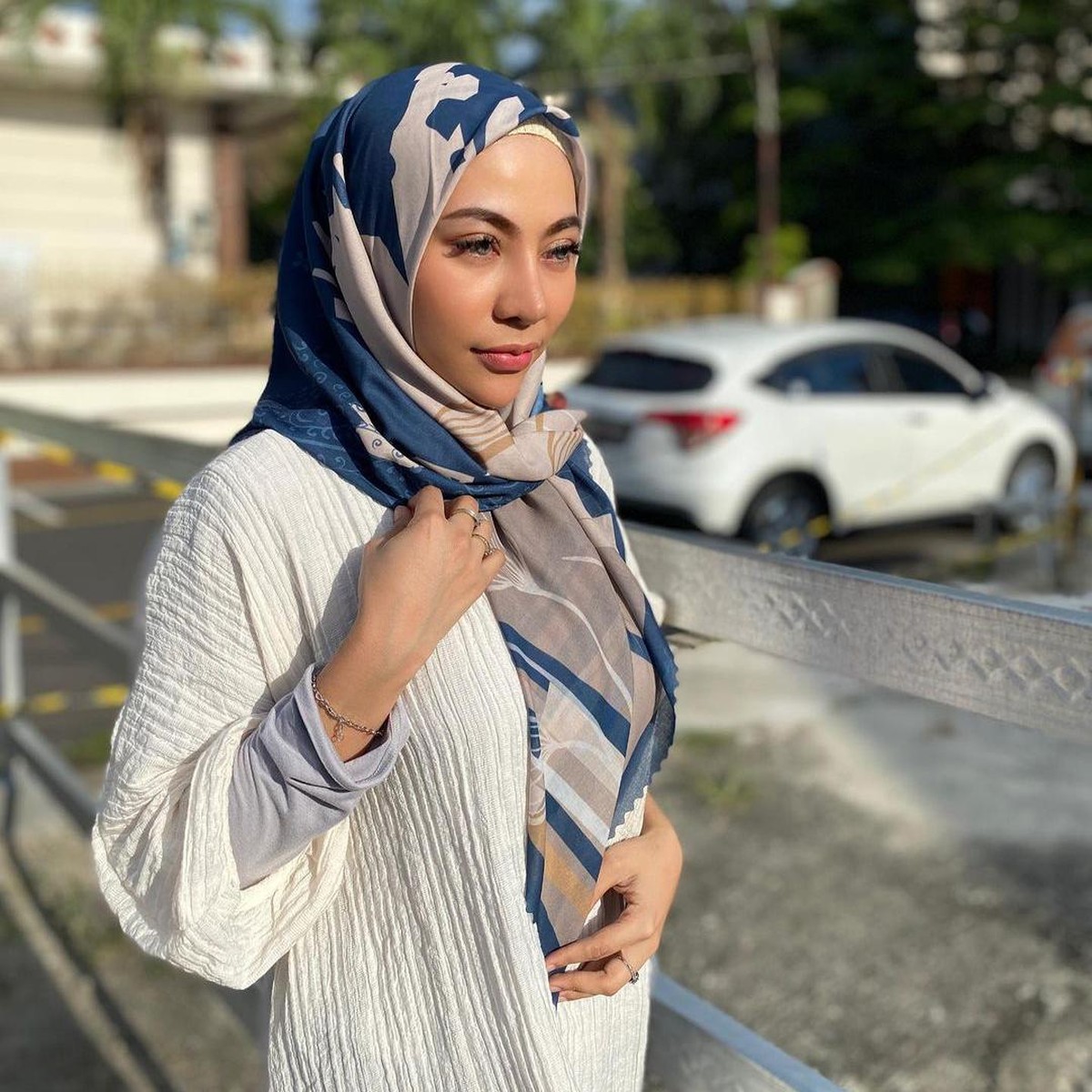 Dikenal sebagai penyanyi dengan tampilan seksi Liza Aditya kini memutuskan untuk hijrah&period; Yuk intip penampilannya sekarang&excl;