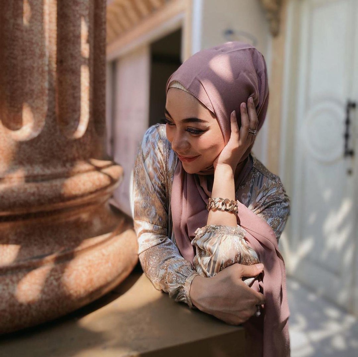 Dikenal sebagai penyanyi dengan tampilan seksi Liza Aditya kini memutuskan untuk hijrah&period; Yuk intip penampilannya sekarang&excl;