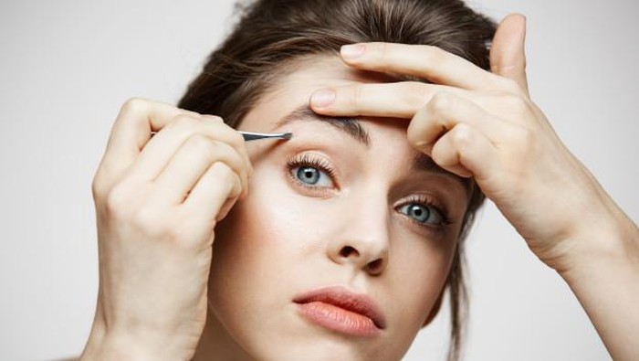 Eyebrow Pimple: Ketahui Penyebab dan Cara Menghilangkan Jerawat di Alis