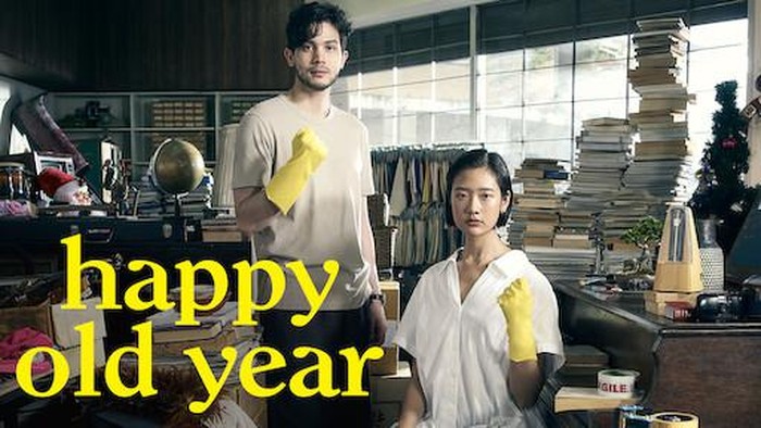 Film Thailand: Happy Old Year, Ketika Beberes Rumah Bikin Kamu Keinget Mantan