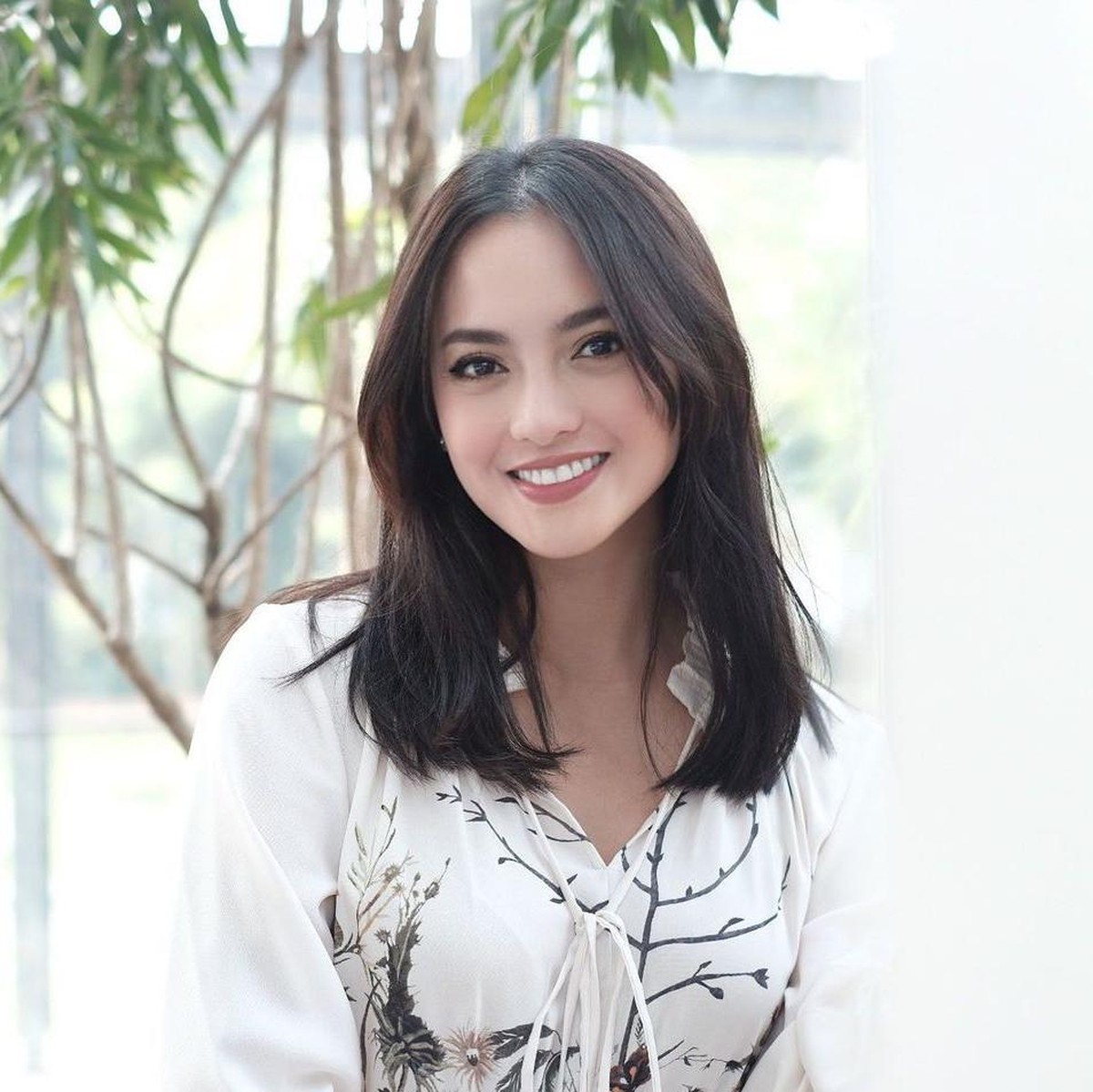 Ririn Ekawati kini dikabarkan tengah berbadan dua&period; Yuk kita intip potret cantik Ririn&excl;