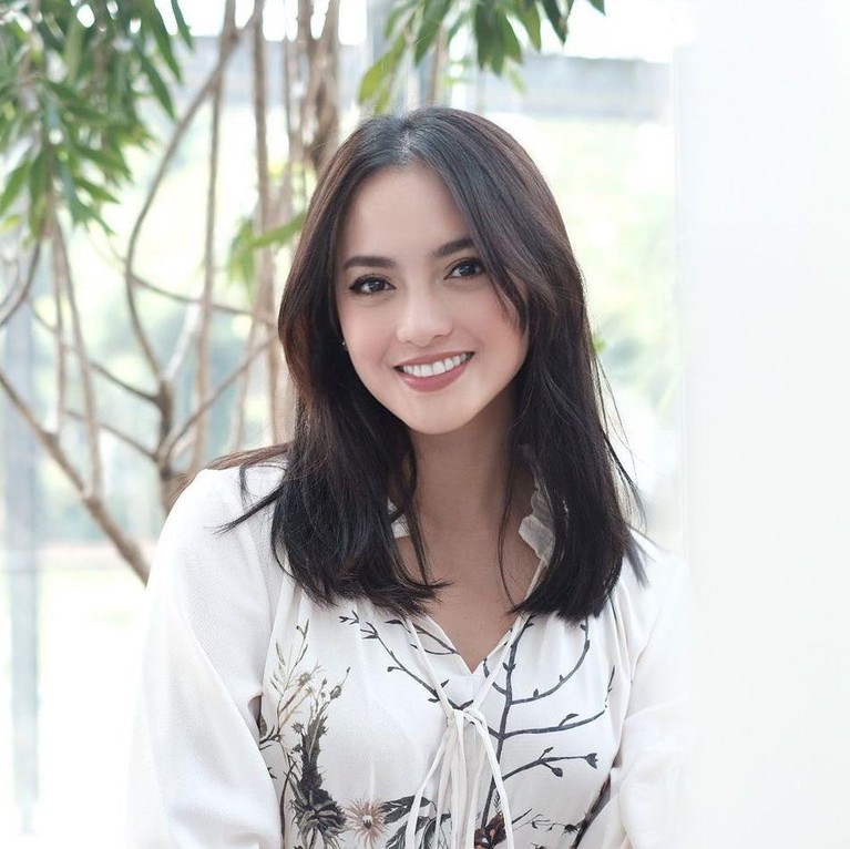 Si Cantik Ririn Ekawati yang Dikabarkan Tengah Hamil Ririn Ekawati kini dikabarkan tengah berbadan dua. Yuk kita intip potret cantik Ririn!